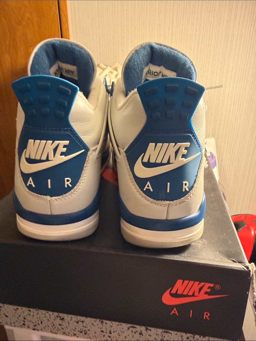 Jordan 4 - Picture 5 of 8